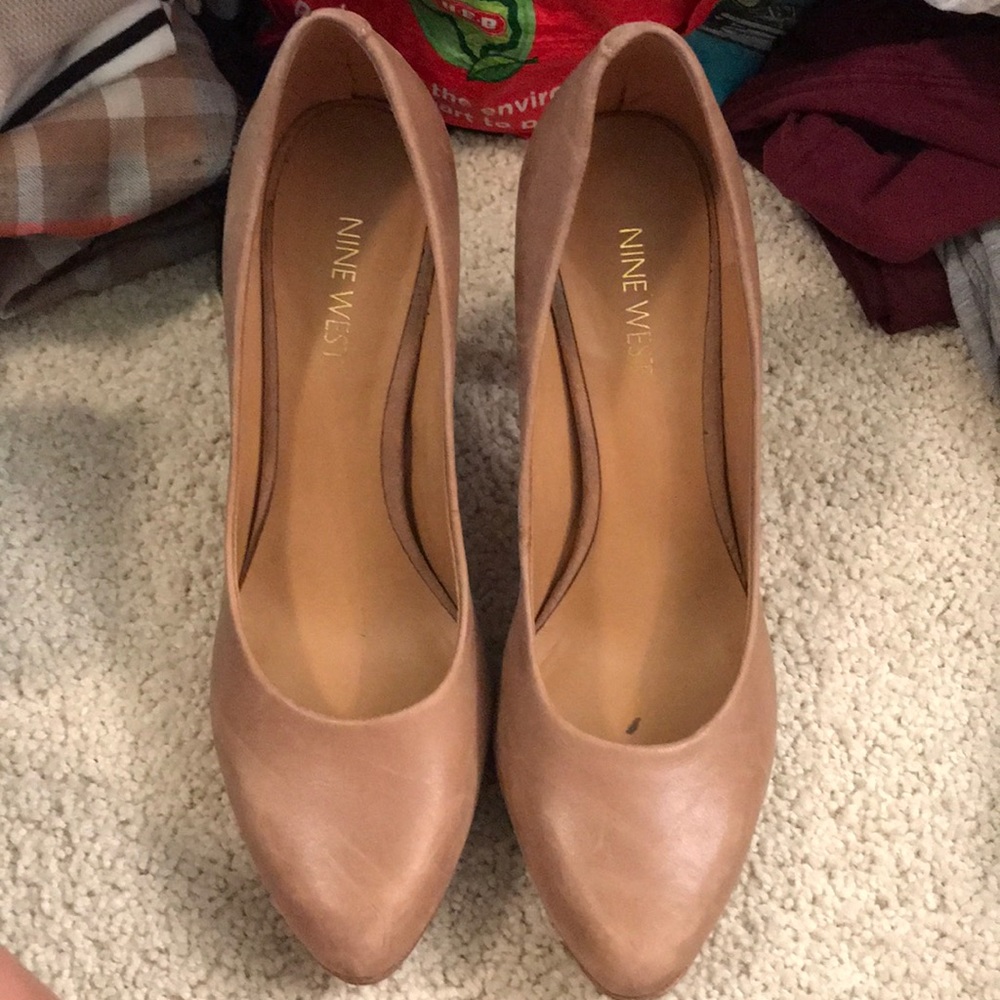 Nine West nude pumps